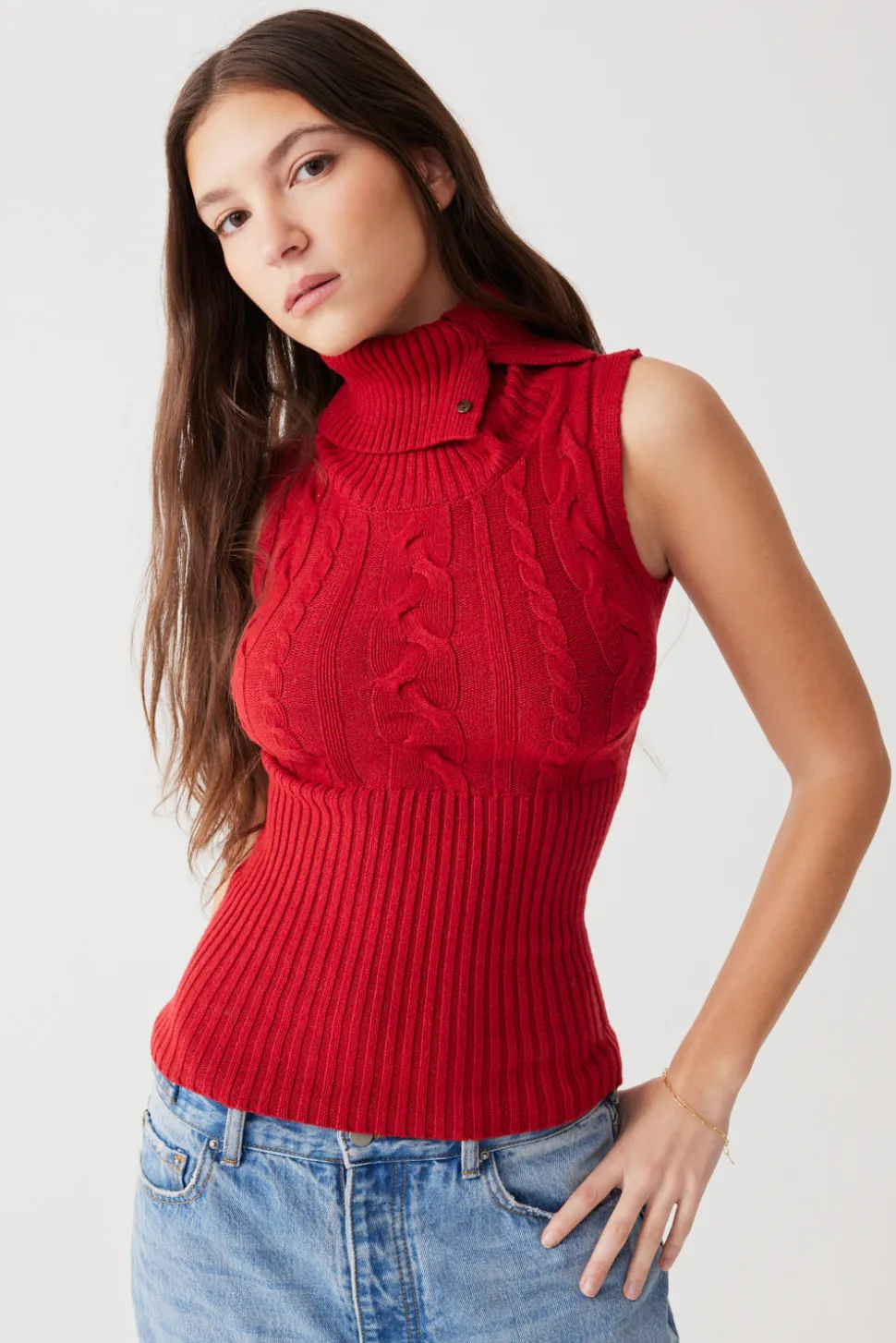 Axel Cable Cloud Knit Sleeveless Sweater